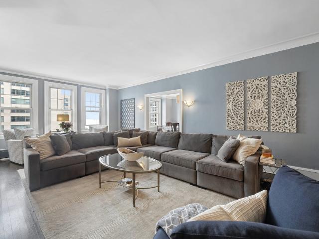 5000 S East End Avenue # 15C