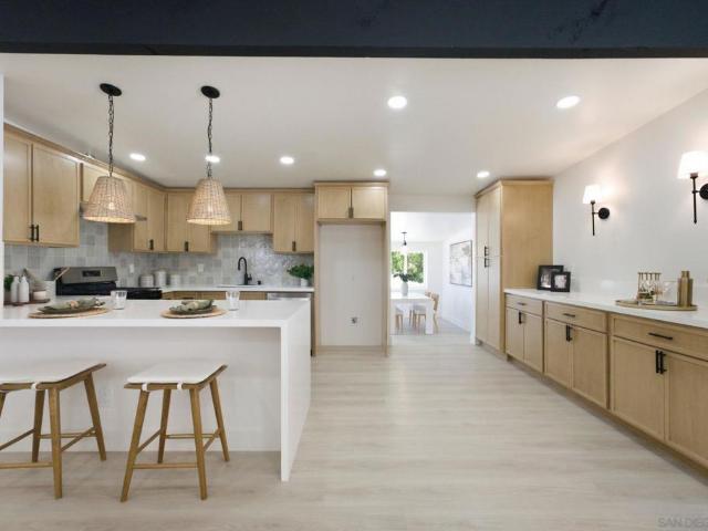 5002 Dubois Dr