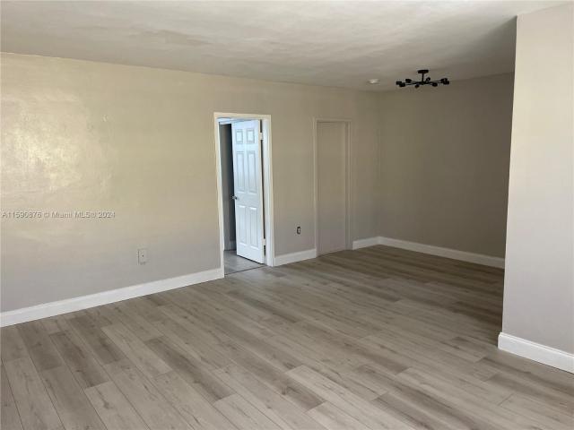 500 13th St, 1 bed, 1 full bath