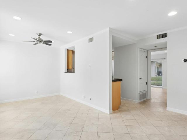 500 E Riverside Dr # 114