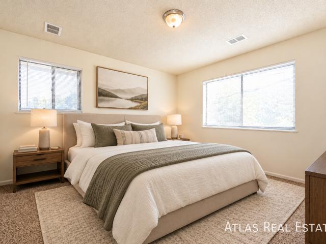 $500 OFF FIRST MONTH’S RENT!Updated 2 Bedroom Apartment in Castle Rock, In Unit Laundry, Rent includes water, sewer, and trash!