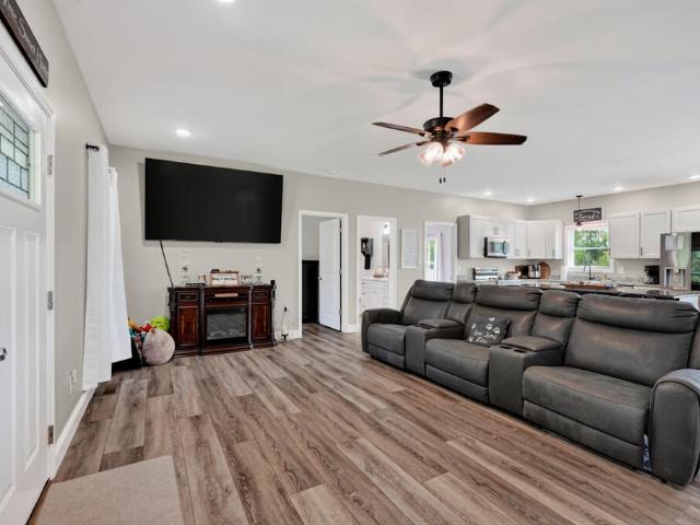500 N McBroom Chapel Rd