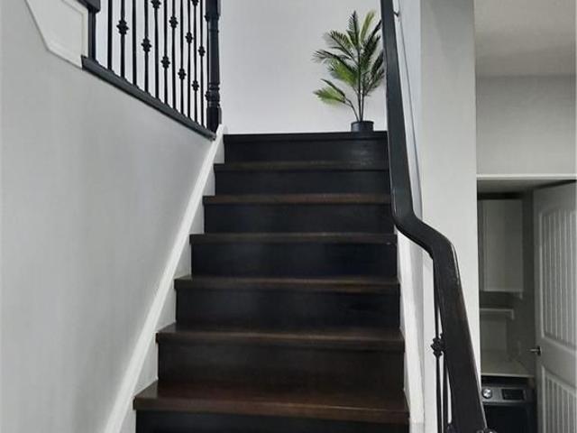 500 SNOWDROP Court Unit# Upper, Kitchener, Ontario, N2E4G4