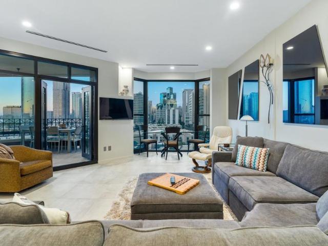500 W Harbor Dr 1303