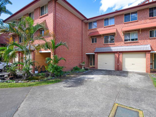 50/100 Racecourse Drive