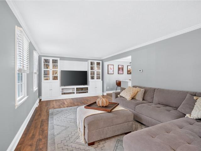 5010 Meadowridge Ln