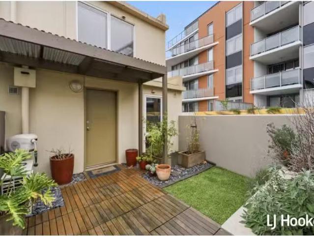 50/12 Challis Street, part SON Townhouse for rent Listed by L.
