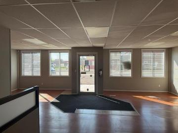 Daysland, Alberta - Office room, Parking