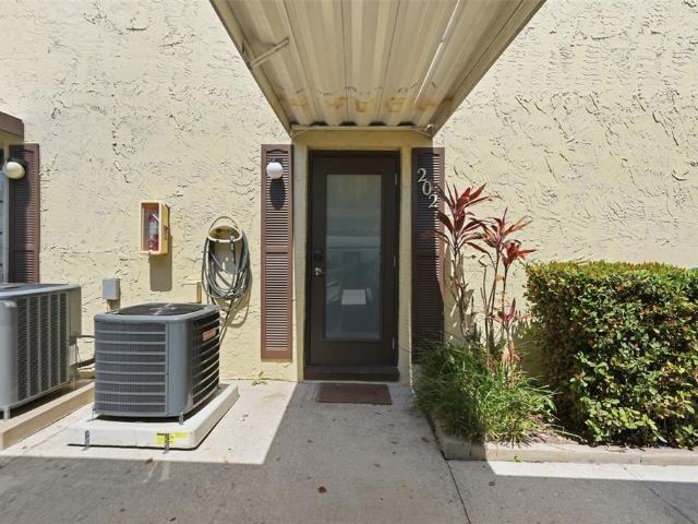 501 E Bay Dr, Unit 202, Largo, FL 33770 | MLS #TB8490