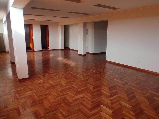 501 EN VENTA | SURCO 79.91 M² | 5.º PISO | ÚLTIMA PLANTA CON ASCENSOR