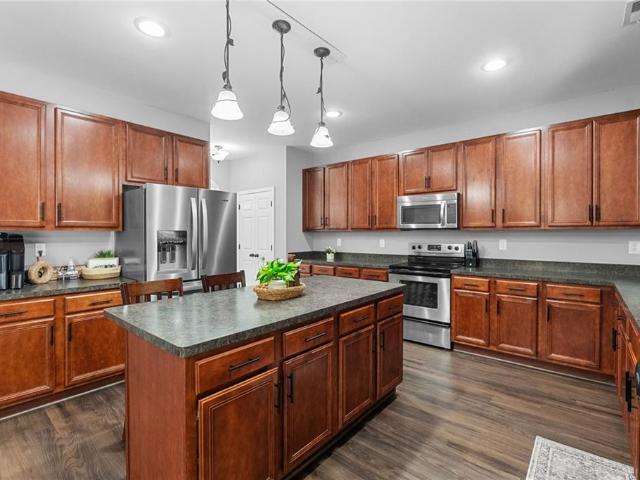 501 Queensbury LN