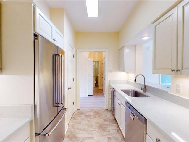 501 Rue St. Peter # 206