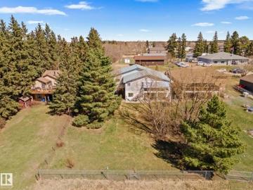 Millet, Alberta - Patio, Garden, Office room
