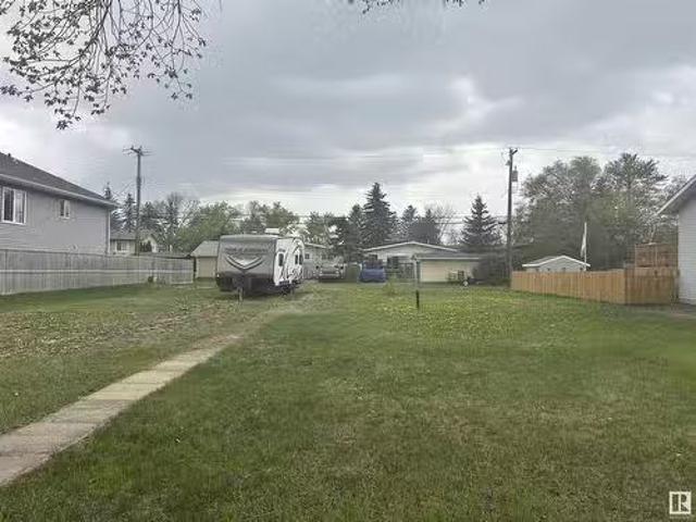 5020 50 Street, Redwater, AB, T0A 2W0 vacant land for sale.