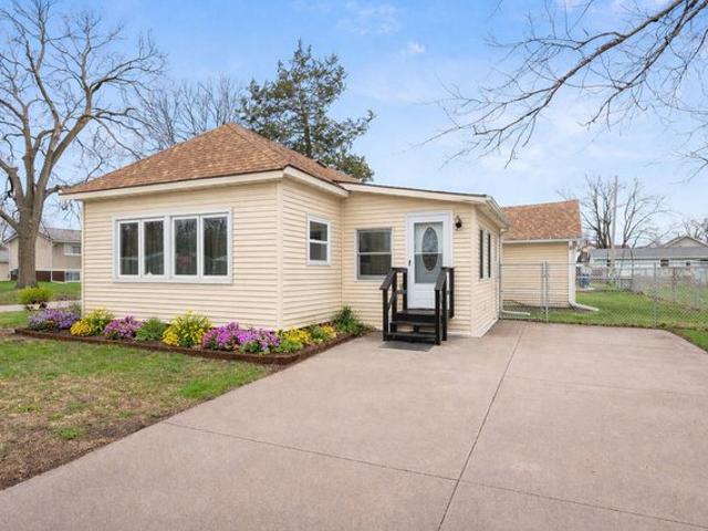 502 7th Ave, Camanche, IA 52730