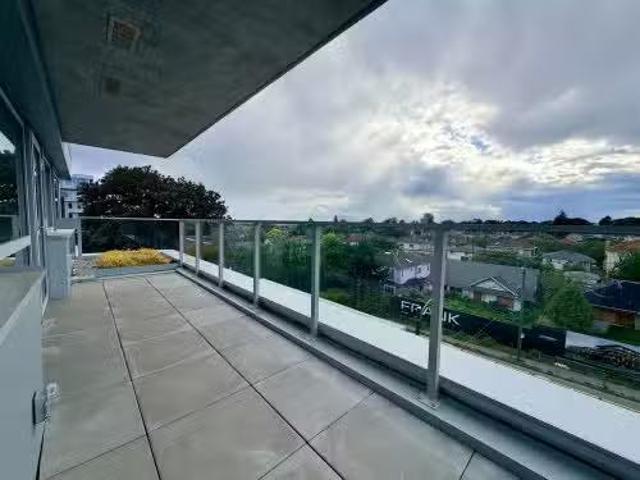502 8120 Oak Street, Vancouver, BC, V6P 4A7 lease for lease.