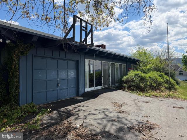 502 Chestnut Ave, Elkton, VA 22827 | MLS #VARO2002