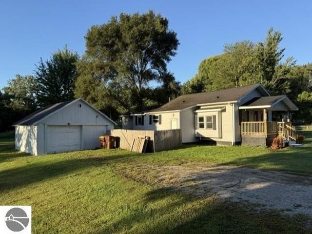502 E Hazel St, Saint Louis, MI 48880