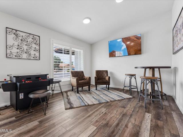502 e le marche avenue