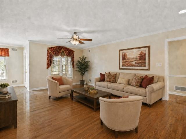 502 Leah Ct