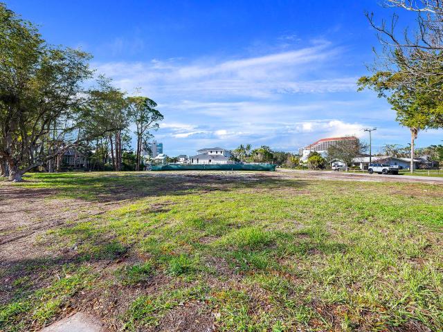 5037 Starfish Avenue, Naples, US, FL