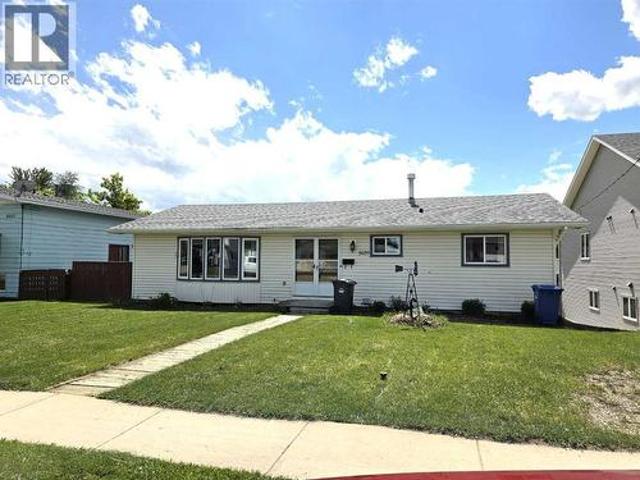 5039 56 Street East, Innisfail, AB, T4G 1R3 house for sale | Listing ID A2310 | Royal LePage