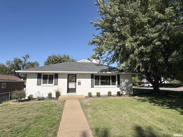 5033 N Belmont Pl, Peoria Heights, IL 61616