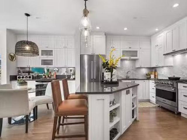 503 14855 Thrift Avenue, White Rock, BC, V4B 2J7 Single Fami.