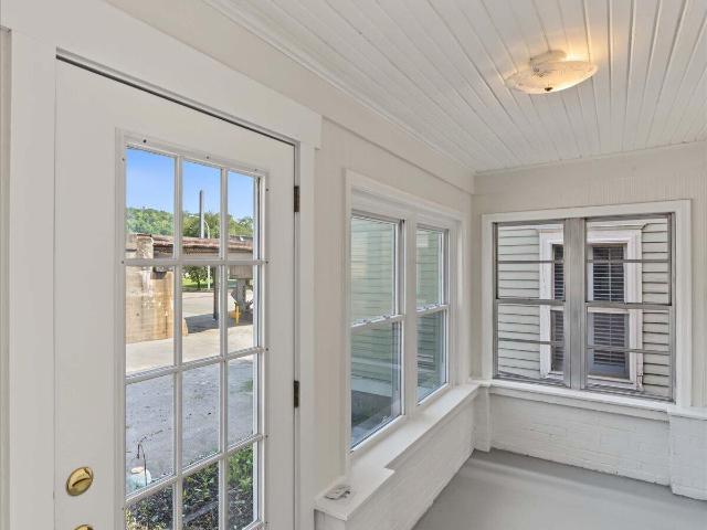 503 W Broadway Street