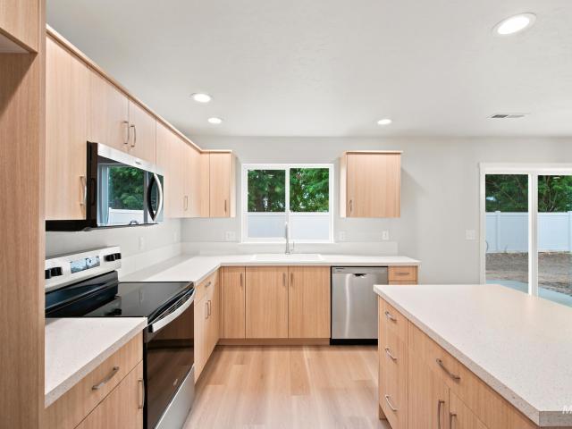 503 W Novak Dr