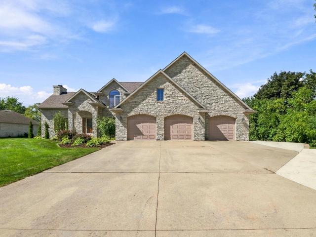 5044 REDBUD Court