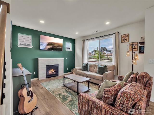 5044 87th Avenue NE