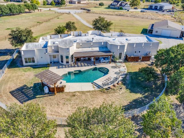 5040 Wind Hill Court, Fort Worth, US, TX
