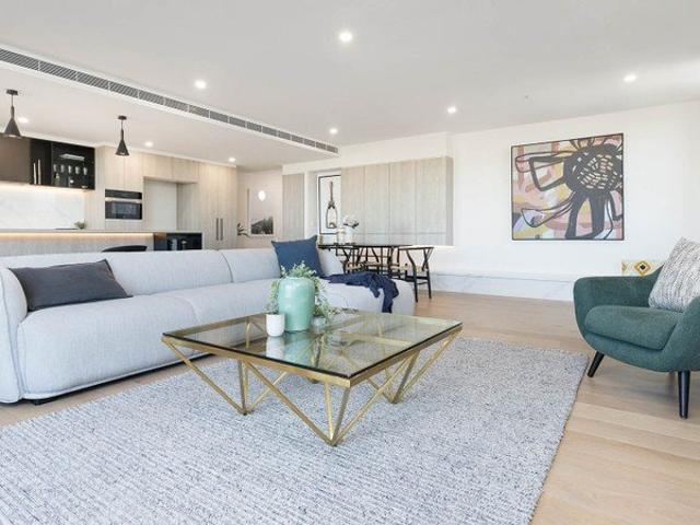 504 3 Bed Penthouse with Private Rooftop Terrace