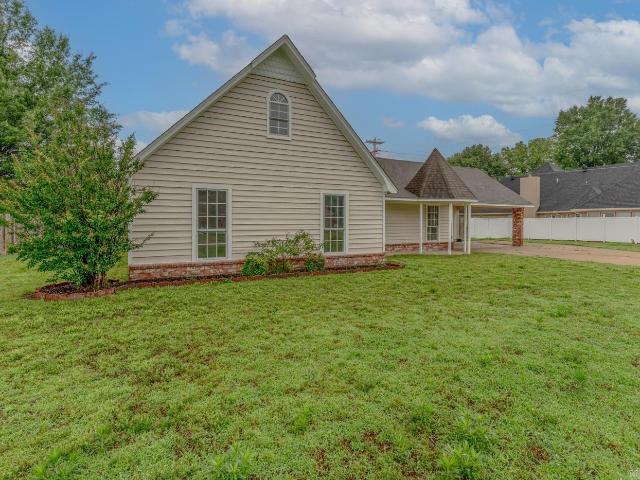 504 Honeysuckle Lane
