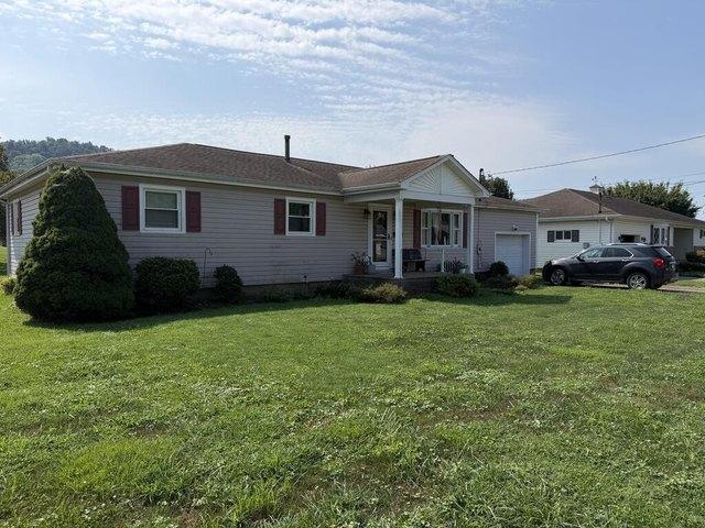 504 N 2nd Ave, Paden City, WV 26159