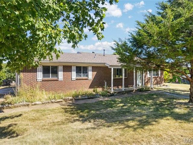 5050 Country View Dr, Imperial, MO 63052
