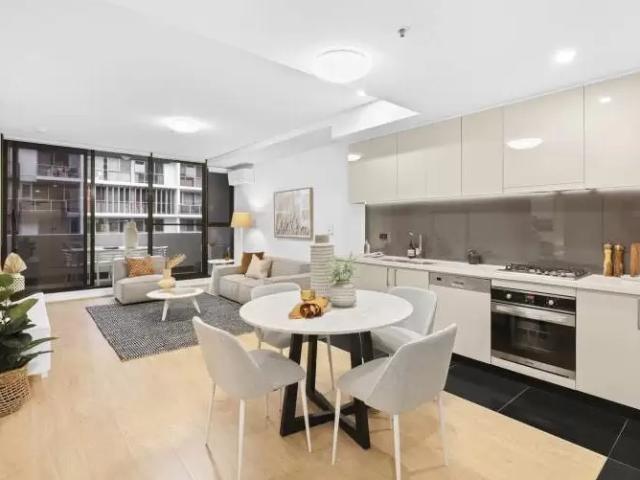 Apartment with 2 bedrooms, 2 bathrooms & parking for 1 car