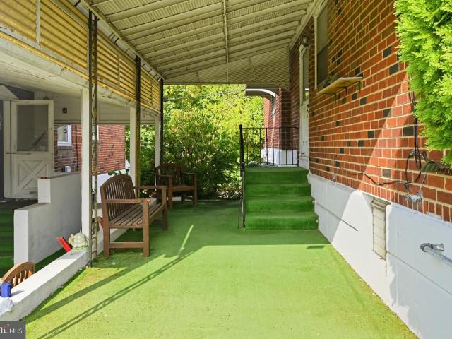 505 E Roberts Street