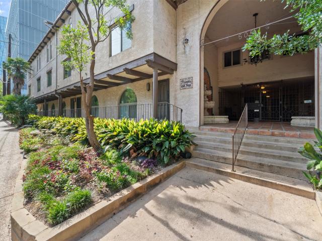 505 W 7th St # 113