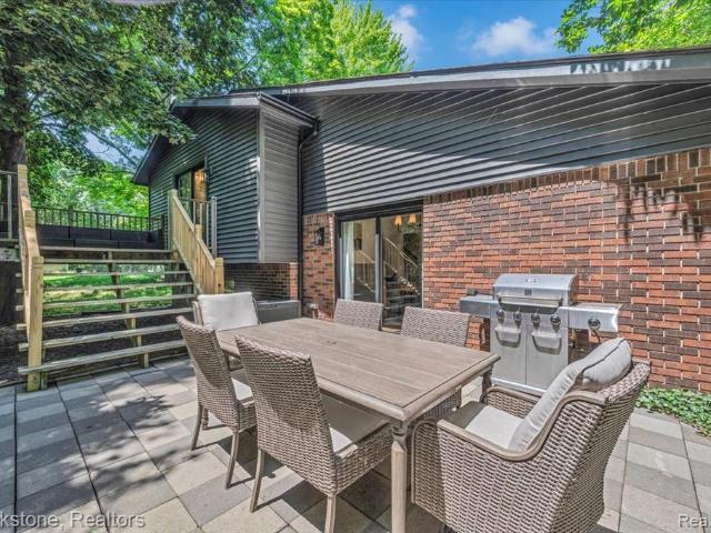 5067 Algonquin Boulevard