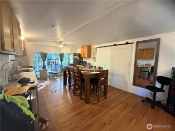 506 195th Ave E unit 2 E # 2