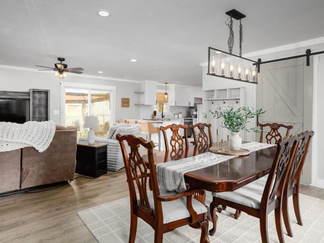 506 E Lakeside Dr
