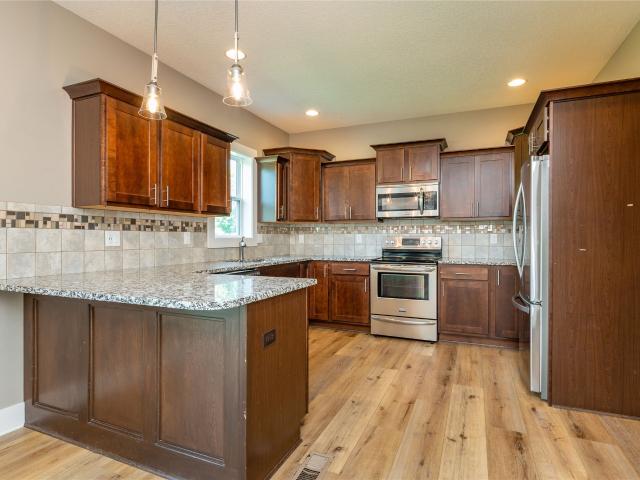 506 NW Ridgeline Drive