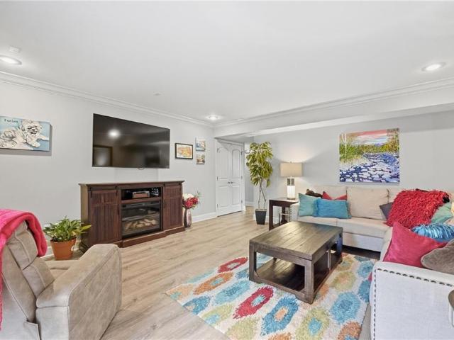 506 W 10th Street