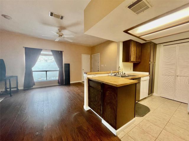 506 W San Antonio St # 206