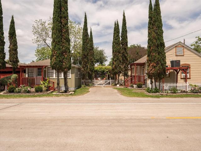507 8th St, Kemah, TX 77565 | MLS #37315