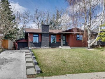 Canyon Meadows, Calgary, Alberta - Fireplace