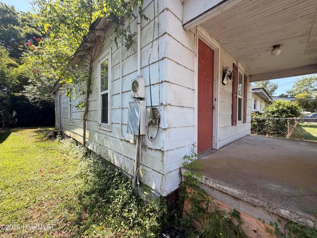 507 Grace Street S