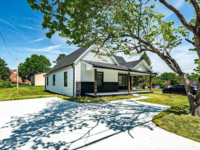 507 E Inskip Drive
